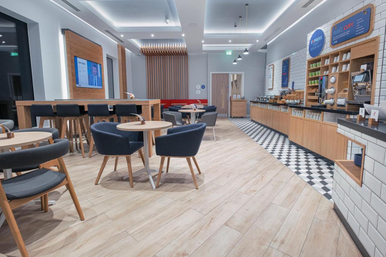 Holiday Inn Express - Fleet By Ihg Buitenkant foto